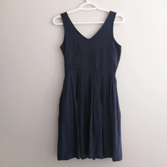 Club Monaco Navy Silk Sleeveless V-Neck Dress with Pleating and Pockets 2 - Picture 3 of 15